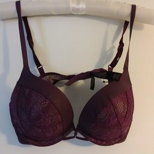 Sexy purple very thick padded push up  bra. NWOT